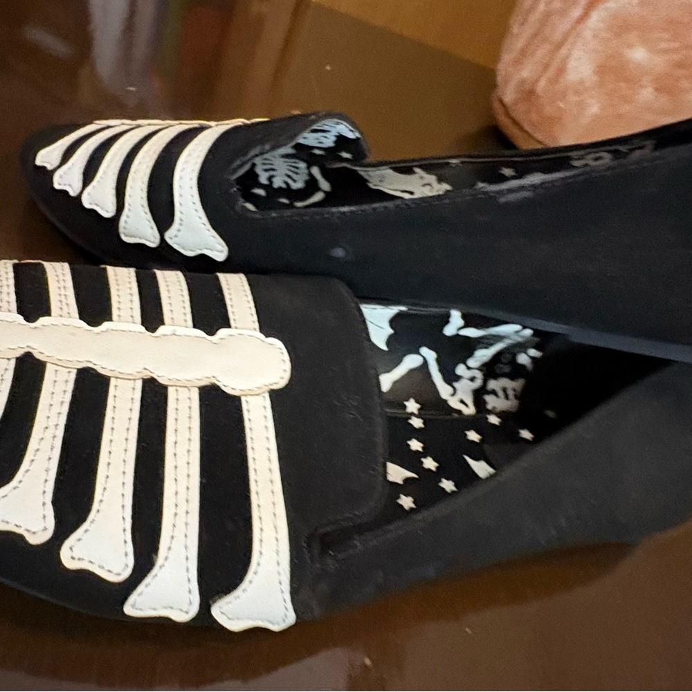 Iron Fist Black and White Bone Flats - Picture 4 of 7